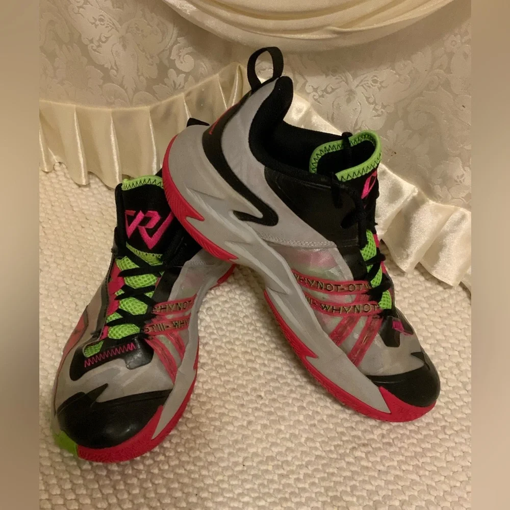 NIKE